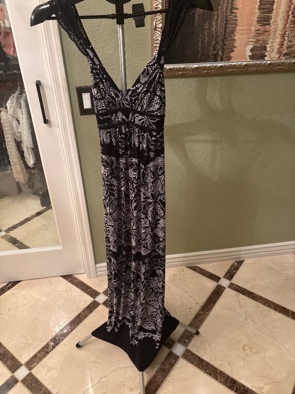 White House Black Market Black & White Symmetrical Print V-Neck Maxi Dress - med